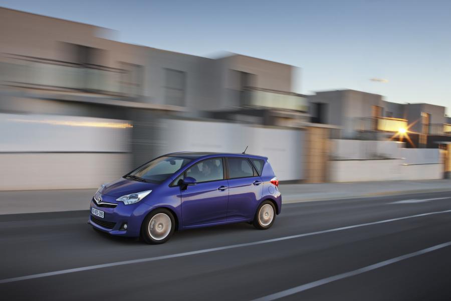  Toyota Verso-S 2010 года  (фото 80 из 109)